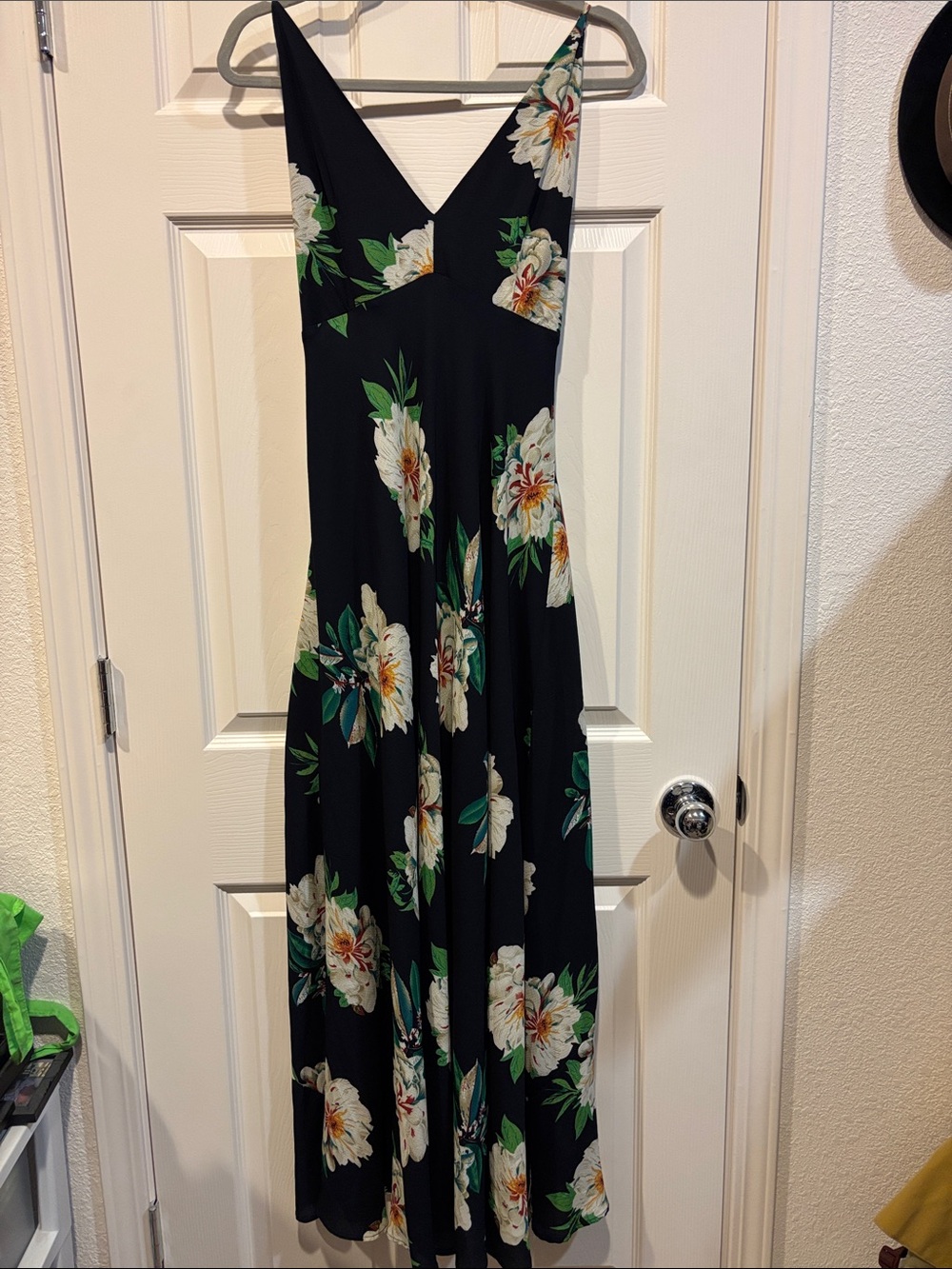 the clothing company Black Floral V-Neck Maxi Dress